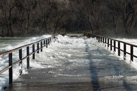 U Albaniji poplavljeno oko tisuću domova, evakuirane stotine obitelji