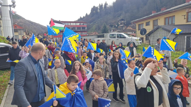 Djeca Srebrenice predvodila defile povodom Dana državnosti BiH
