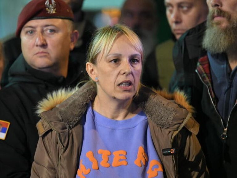 BORBU ZA PRAVDU NASTAVLJA DRUGIM SREDSTVIMA: Dijana Hrka prekinula štrajk glađu BORBU ZA PRAVDU NASTAVLJA DRUGIM SREDSTVIMA: Dijana Hrka prekinula štrajk glađu