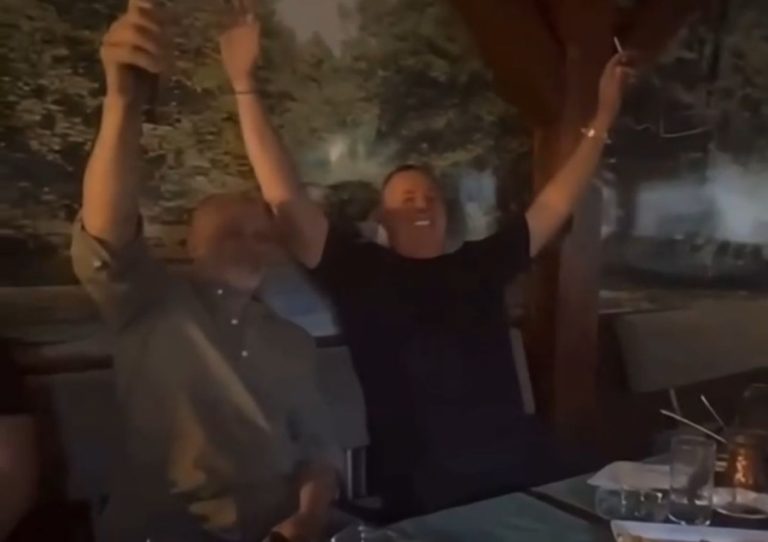 NASER I ĐOKA, DVA PORATNA DRUGA: Pogledajte kako se Orić i Ždrale opuštaju uz pjesmu RAMO, RAMO, DRUŽE MOJ! (VIDEO)