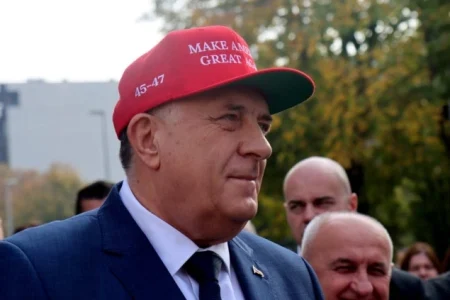 Dodik nakon slučaja šljem: Ne razumijem reakciju ambasada, Schmidt je okupator