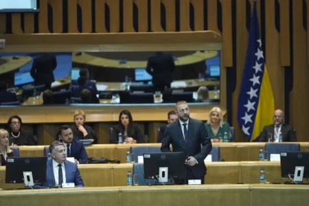 Pauze, rasprave i zastoji: Hitna sjednica Doma naroda bez pomaka