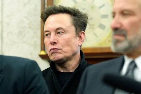 SIJEVAJU VARNICE: Elon Musk brutalno odgovorio Billie Eilish nakon njenih kritika