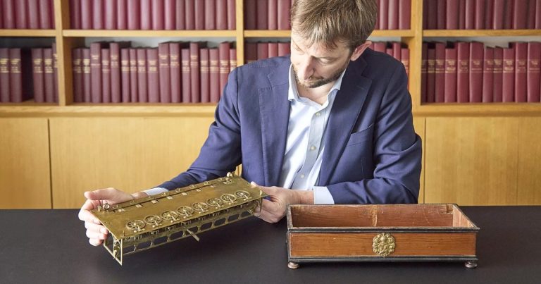 Francuski sud zabranio izvoz najznačajnijeg znanstvenog instrumenta ikad ponuđenog na aukciji Francuski sud zabranio izvoz najznačajnijeg znanstvenog instrumenta ikad ponuđenog na aukciji