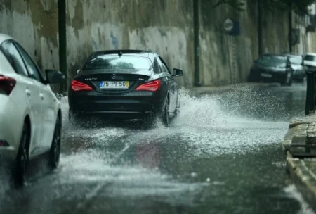 Oluja Klaudija izazvala haos: Proglašeno vanredno stanje u Južnom Velsu, Britanka poginula u Portugalu