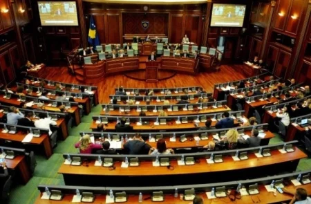 Vanredni parlamentarni izbori na Kosovu raspisani za 28. decembar