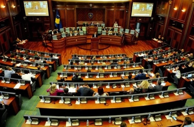 Vanredni parlamentarni izbori na Kosovu raspisani za 28. decembar Vanredni parlamentarni izbori na Kosovu raspisani za 28. decembar