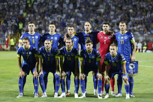 Selektori Barbarez i Lucescu odredili početne sasteve, Džeko predvodi napad Zmajeva Selektori Barbarez i Lucescu odredili početne sasteve, Džeko predvodi napad Zmajeva