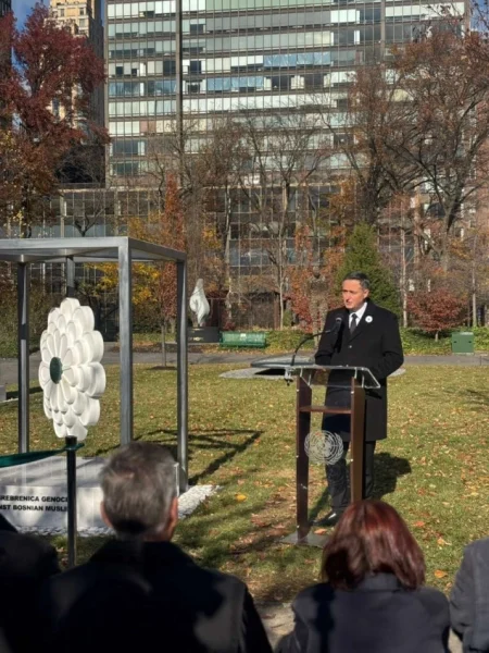 Bećirović: Otkrivanje spomenika Cvijet Srebrenice historijski trenutak za BiH i UN