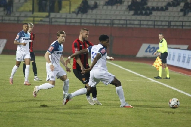 TOŠK i Travnik se poravnali s liderom Čelikom, koji će izvjesno biti jesenji prvak Prve lige FBiH TOŠK i Travnik se poravnali s liderom Čelikom, koji će izvjesno biti jesenji prvak Prve lige FBiH