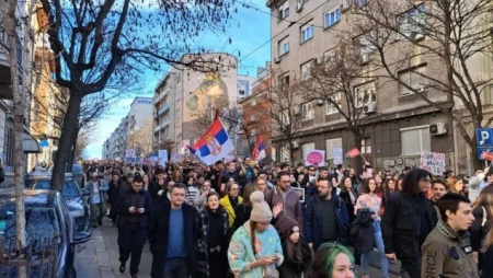 Godinu dana nakon napada na studente: Beogradom ponovo marširaju antivladini demonstranti