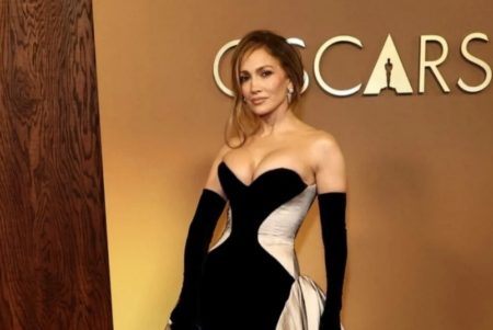 FENOMENALNO IZDANJE: Haljina Jennifer Lopez više je od glamura, naglasila dekolte i… (FOTO)