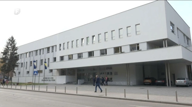 Krivično djelo spolni odnos s djetetom: Određen pritvor za dva muškarca iz Tuzle Krivično djelo spolni odnos s djetetom: Određen pritvor za dva muškarca iz Tuzle