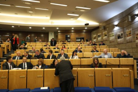 Predstavnički dom počeo vanrednu sjednicu o prepiskama i navodnom uplitanju u rad policije