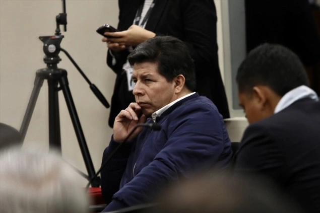 Bivši peruanski predsjednik Pedro Castillo osuđen na zatvorsku kaznu zbog pokušaja puča 2022. Bivši peruanski predsjednik Pedro Castillo osuđen na zatvorsku kaznu zbog pokušaja puča 2022.