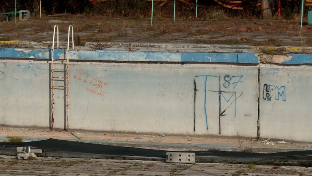 Bazen u centru Breze godinama zapušten, vlast pokreće obnovu