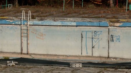 Bazen u centru Breze godinama zapušten, vlast pokreće obnovu