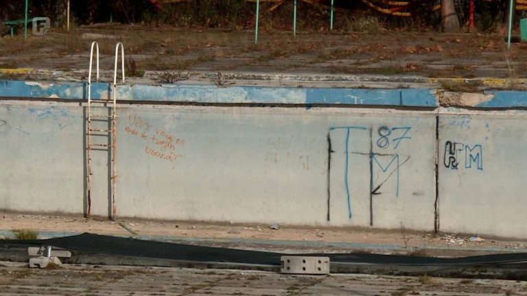 Bazen u centru Breze godinama zapušten, vlast pokreće obnovu Bazen u centru Breze godinama zapušten, vlast pokreće obnovu