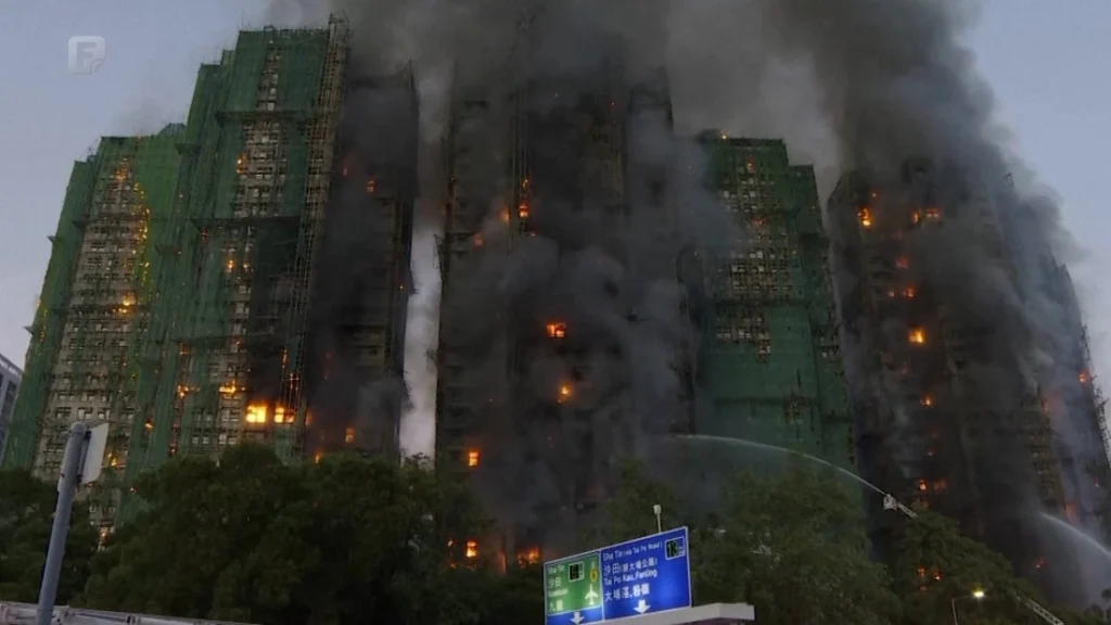 Hong Kong: 36 osoba stradalo u velikom požaru koji je zahvatio stambeni kompleks
