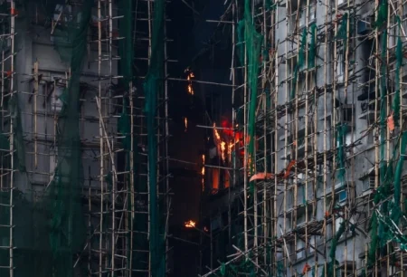 Broj poginulih u požaru u Hong Kongu porastao na 75, stotine nestalih