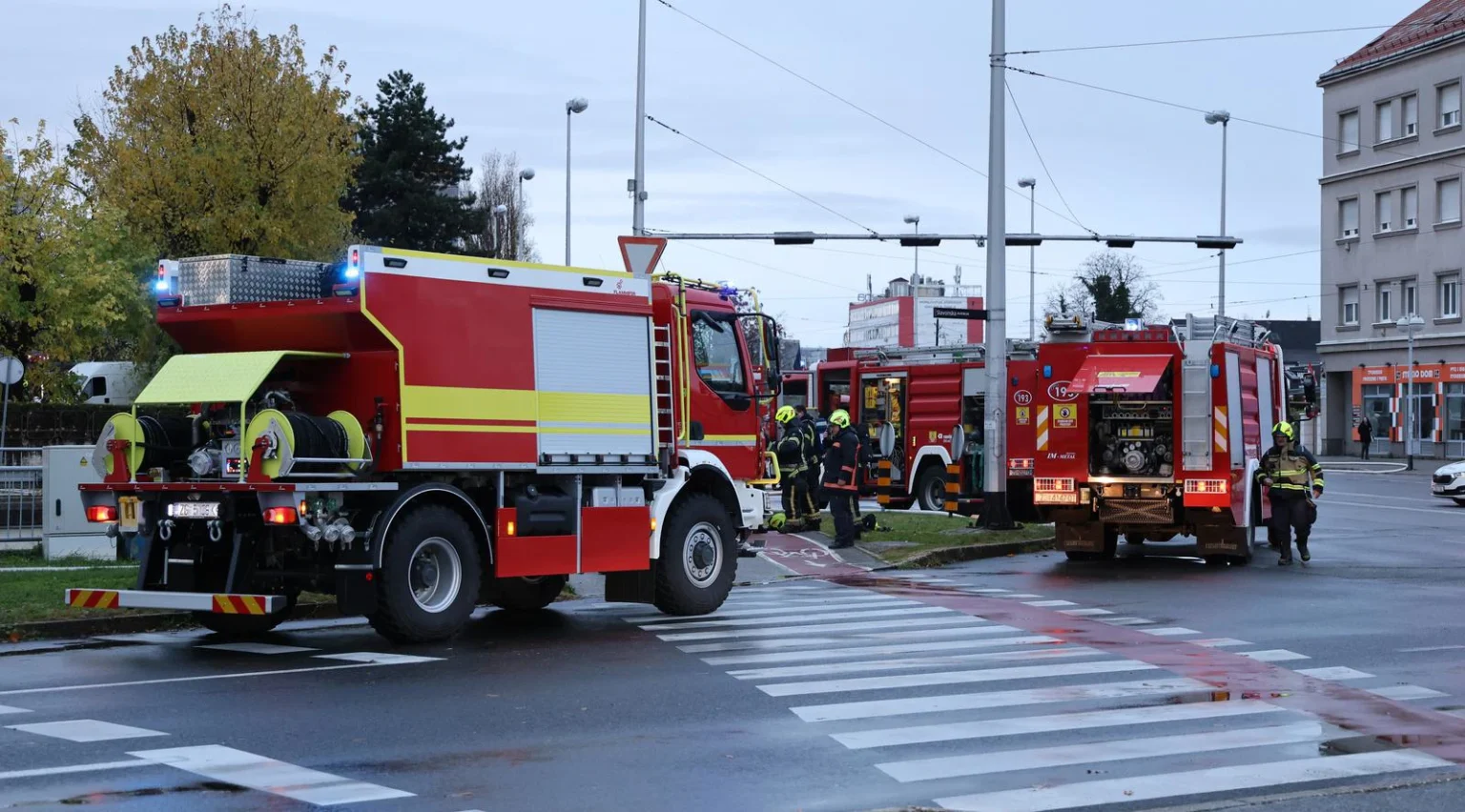 Požar progutao zgradu Vjesnika u Zagrebu