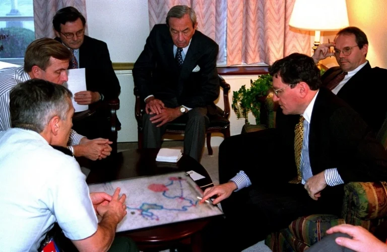 Tajne Daytonskih hodnika: Mirovni sporazum rođen iz psihološke igre i jednog lažnog odlaska Tajne Daytonskih hodnika: Mirovni sporazum rođen iz psihološke igre i jednog lažnog odlaska