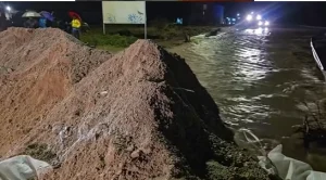 Poplave u Bugojnu: Otpad ispod mosta blokirao protok, voda ušla u dvorišta