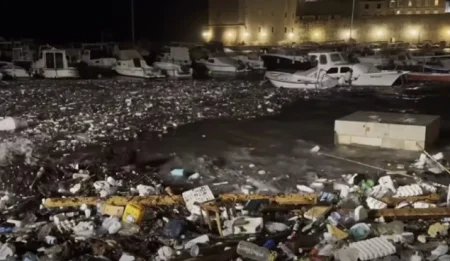 More na obalu kod Dubrovnika nanijelo veliku količinu smeća, uglavnom iz Albanije