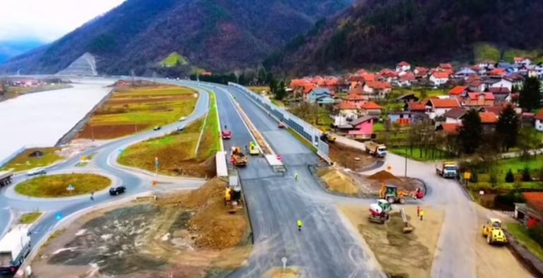 GOTOV JOŠ JEDAN DIO AUTOPUTA: Pogledajte snimak iz zraka poddionice Koridora Vc koja se otvara u decembru (VIDEO)