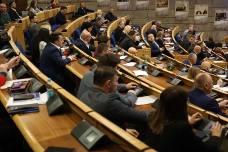 Dva kruga glasanja i tajno izjašnjavanje obilježili usvajanje dnevnog reda u Parlamentu FBiH