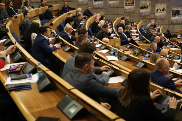 Dva kruga glasanja i tajno izjašnjavanje obilježili usvajanje dnevnog reda u Parlamentu FBiH Dva kruga glasanja i tajno izjašnjavanje obilježili usvajanje dnevnog reda u Parlamentu FBiH