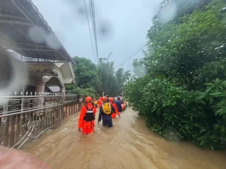 Bujične poplave i klizišta usmrtile 13 osoba u indonezijskoj Sjevernoj Sumatri Bujične poplave i klizišta usmrtile 13 osoba u indonezijskoj Sjevernoj Sumatri