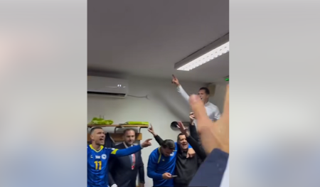 BILINIM POLJEM SE ŠIRI MIRIS LJILJANA…: Halidov hit u svlačionici Zmajeva, Vico zanesen tom ljepotom, pucaju zidovi od decibela (VIDEO)