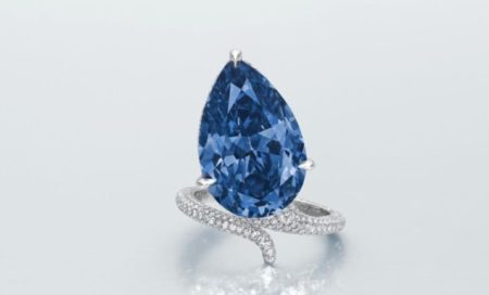 Plavi dijamant prodat za više od 25 miliona dolara na aukciji u Ženevi