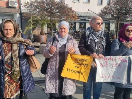 MAJKE SREBRENICE PODSJEĆAJU: Još su mnoge kosti naših najmilijih negdje po šumama i masovnim grobnicama