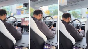 Teslin robotaksi vozi, a sigurnosni operater za volanom – spava
