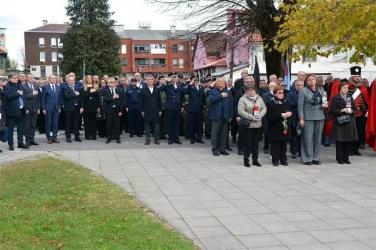 KRAJINA OTVORENOG SRCA: Kako su Cazin i Krajišnici 1991. primili protjerane Slunjane KRAJINA OTVORENOG SRCA: Kako su Cazin i Krajišnici 1991. primili protjerane Slunjane