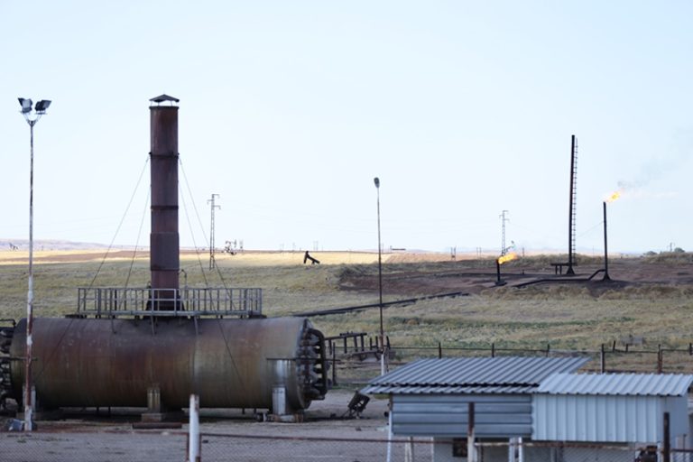 SISTEM FOSILNIH GORIVA POTIČE GENOCID: Izrael je tokom agresije na Palestinu naftom opskrbljivalo… SISTEM FOSILNIH GORIVA POTIČE GENOCID: Izrael je tokom agresije na Palestinu naftom opskrbljivalo…