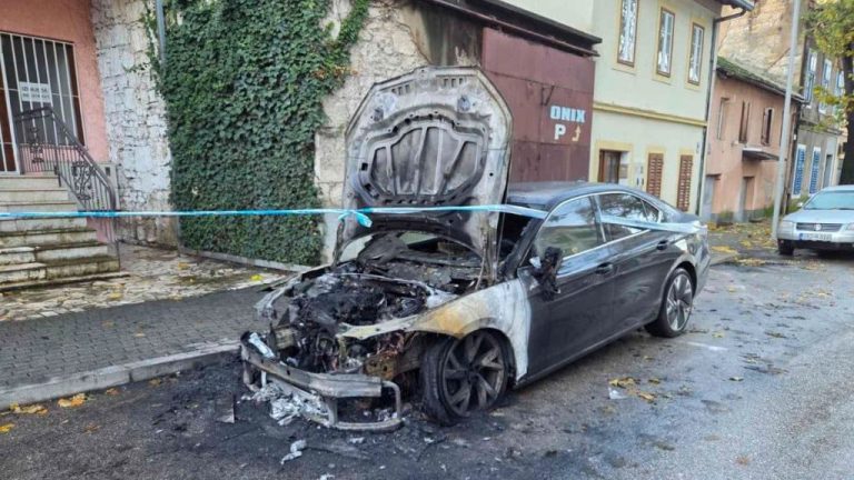Privedena osoba osumnjičena za paljenje službenog vozila Grada Mostara