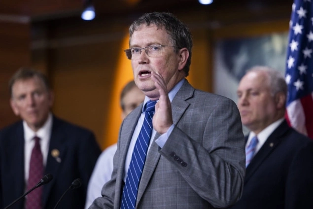 Republikanac Thomas Massie predložio povlačenje SAD-a iz NATO-a Republikanac Thomas Massie predložio povlačenje SAD-a iz NATO-a