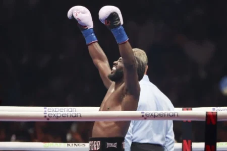 Bokserski šampion Terence Crawford završio karijeru