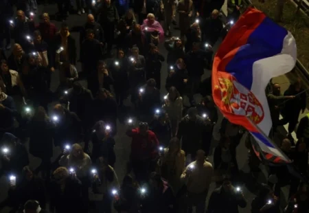 Studenti Pravnog fakulteta obilježili godišnjicu početka blokade, od Vučića tražili izbore Studenti Pravnog fakulteta obilježili godišnjicu početka blokade, od Vučića tražili izbore
