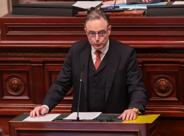 De Wever dočekan gromoglasnim aplauzom u belgijskom parlamentu De Wever dočekan gromoglasnim aplauzom u belgijskom parlamentu