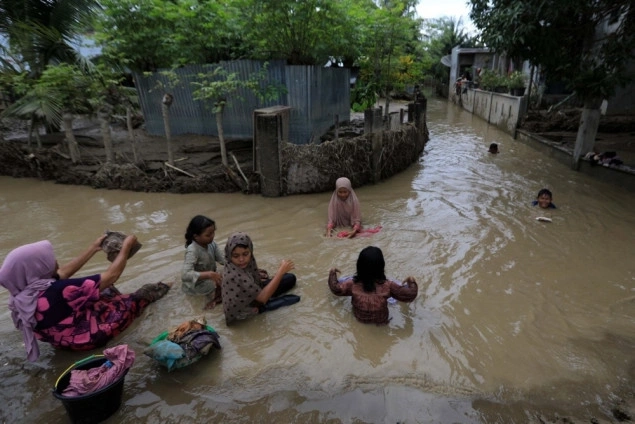 Više od 1.300 poginulih u poplavama širom Azije, preko 3,2 miliona evakuisanih Više od 1.300 poginulih u poplavama širom Azije, preko 3,2 miliona evakuisanih