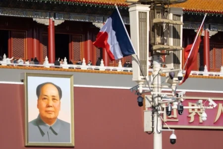 Macron doputovao u Kinu: Razgovori sa Xi Jinpingom o trgovinskim vezama i ratu u Ukrajini Macron doputovao u Kinu: Razgovori sa Xi Jinpingom o trgovinskim vezama i ratu u Ukrajini