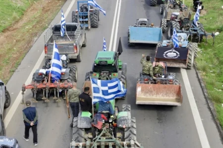 Poljoprivrednici u protestu na Kritu zatvorili aerodromsku pistu