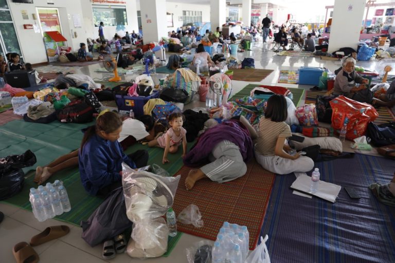 Pola miliona ljudi evakuirano zbog sukoba Kambodže i Tajlanda Pola miliona ljudi evakuirano zbog sukoba Kambodže i Tajlanda