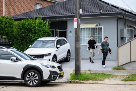 Otac i sin koji su ubili 15 ljudi na plaži Bondi identificirani, dok premijer zagovara strožije zakone o oružju