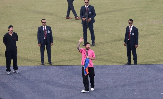 Messi završio trodnevnu turneju po Indiji: euforija, haos u Kolkati i slavlje navijača širom zemlje Messi završio trodnevnu turneju po Indiji: euforija, haos u Kolkati i slavlje navijača širom zemlje