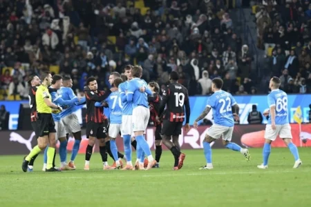 Napoli pobijedio Milan za plasman u finale Superkupa Italije